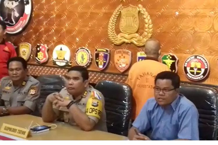 Kepolisian polres Tana Toraja, mengungkap motif pembunuhan sadis yang terjadi pada Sabtu (11/5/2019) lalu di dusun To Garuga, Lembang Sesean Matallo, Sesean Suloara, kecamatan Sesean Suluara, Kabupaten Toraja Utara, Selasa (14/05/2019)