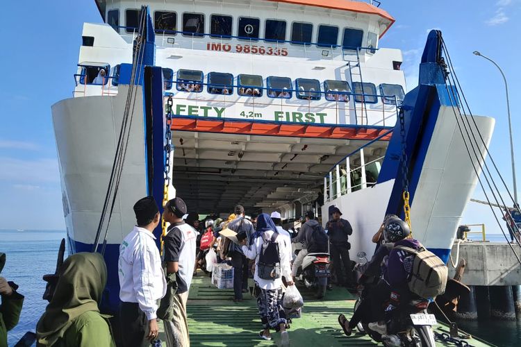 Foto: Kondisi penyeberangan di Pelabuhan Jangkar.