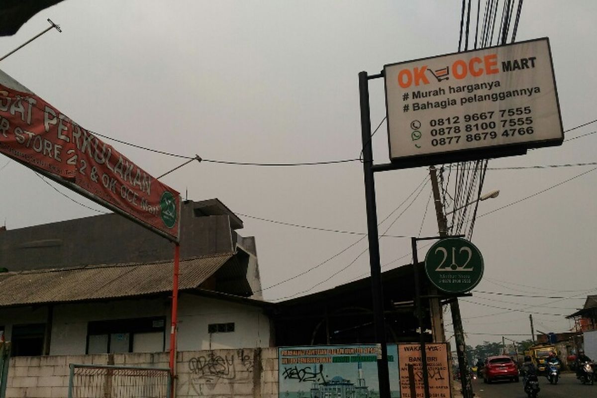 Plang gudang OK OCE Mart di Pamulang Timur, Tangerang Selatan.