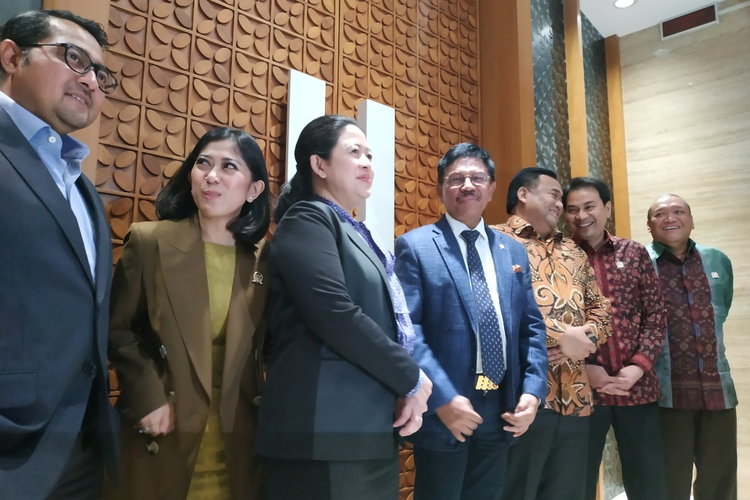 Ketua DPR Puan Maharani menggelar pertemuan dengan Menteri Komunikasi dan Informatika (Menkominfo) Johnny G Plate di Gedung Nusantara III DPR, Senayan, Jakarta, Selasa (4/2/2020).