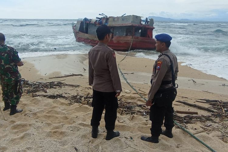 Kapal misterius yang terdampar di Alas Purwo Banyuwangi 