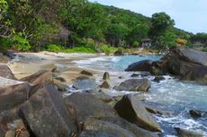 Liburan, Ahok Asyik Berenang di Pantai Pribadi