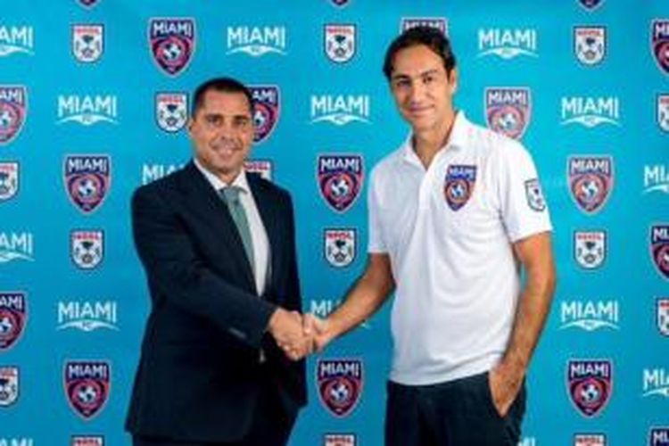 Pemilik Miami FC, Riccardo Silva, dan pelatih anyar, Alessandro Nesta.