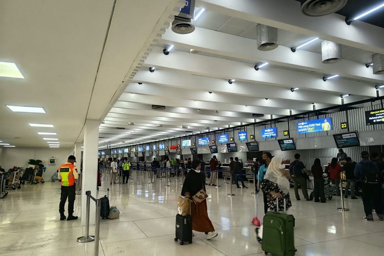 Cerita Penumpang Menunggu Kepastian Penerbangan: Niat Liburan, Malah Tertahan di Bandara Soetta