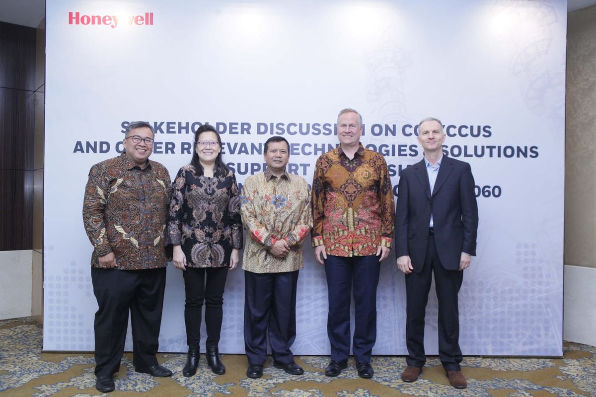 Presiden Honeywell Asia Tenggara dan Chief Commercial Officer High Growth Regions Steven Lien mengatakan, teknologi Honeywell dapat menangkap emisi karbon dioksida, mulai dari proses industri hingga menyimpannya di bawah tanah.

