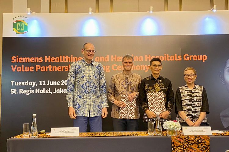 
Pihak Siemens Healthineers dan Hermina Hospital Group menandatangani perjanjian Value Partnership di Jakarta, Selasa (11/6/2024). 