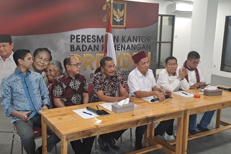 Tim Kampanye Nasional (TKN) Prabowo-Gibran menggelar jumpa pers di Sekber Relawan Prabowo-Gibran, Jakarta, Selasa (7/11/2023) malam. 