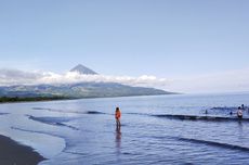 Menyusuri Pantai Selatan Pulau Flores NTT, Ada Pantai hingga Gunung