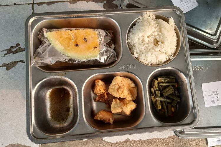 Penampakan Menu MBG Siswa MTsN 1 Pariaman yang Diduga Keracunan, Ayam Katsu hingga Semangka Kuning