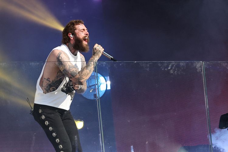 Post Malone manggung di TSX Times Square pada 18 Juli 2023 di New York City.  