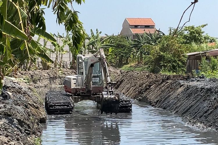 Cegah Banjir Genuk, Pemkot Semarang Percepat Pengerukan Anak Kali Sringin