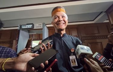Gubernur Jateng Ganjar Pranowo usai mengikuti rapat di Gedung Gradhika Bhakti Praja, Kamis (30/3/2023).