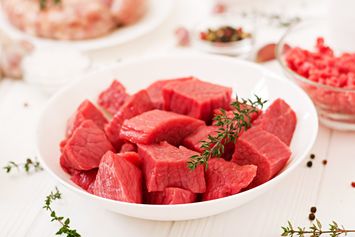 5 Makanan Penyebab Tipes yang Harus Diwaspadai