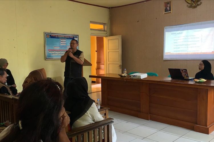 Sosialisasi Perhutanan Sosial oleh Kelompok mahasiswa KKNT-I (Kuliah Kerja Nyata Tematik - Inovasi) IPB University yang dibersamai oleh Pemerintahan Desa Jayamekar, Kecamatan Pakenjeng, Kabupaten Garut