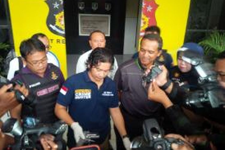 Kasatreskrim Polrestabes Surabaya, AKBP Takdir Matanette mengumumkan status tersangka Eko Harijadi Budijanto