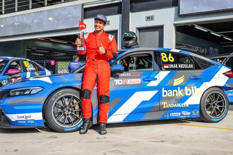 Umar Abdullah Basalamah, pebalap Indonesia yang berhasil podium tiga di TCR Asia