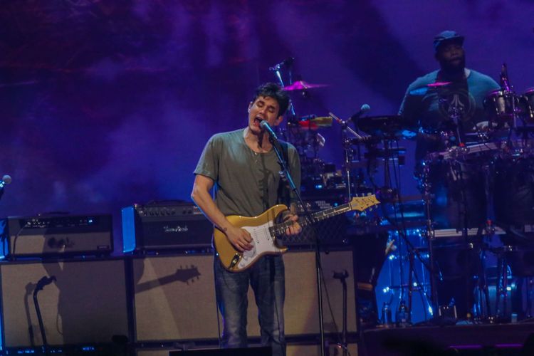 John Mayer saat tampil di acara konsernya di ICE, BSD City, Tangerang, pada Jumat (5/4/2019). Dalam konser yang bertajuk John Mayer World Tour 2019 ini John akan tour di beberapa negara seperti China, Thailand, Australia dan lain-lain