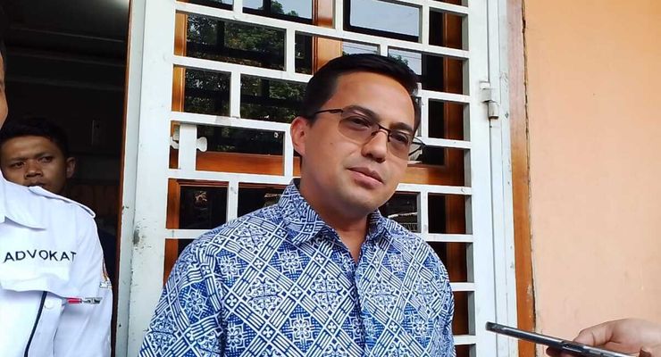 Maju Calon Bupati Bandung, Sahrul Gunawan Ziarah ke Makam Ibunya Jelang Pemungutan Suara