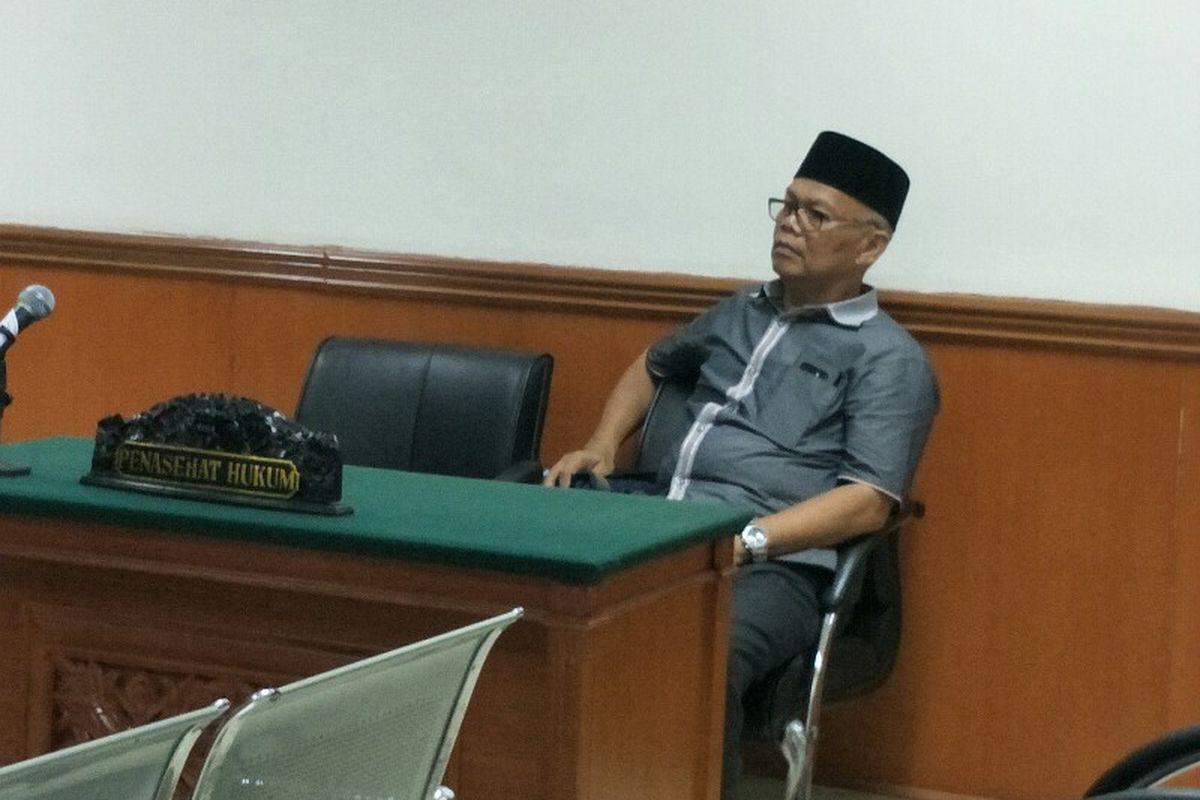 Caleg Gerindra sekaligus anggota Komisi E DPRD DKI Jakarta, Mohammad Arief dalam sidang atas kasus pelanggaran kampanye di Pengadilan Negeri Jakarta Barat pada Selasa (4/12/2018).