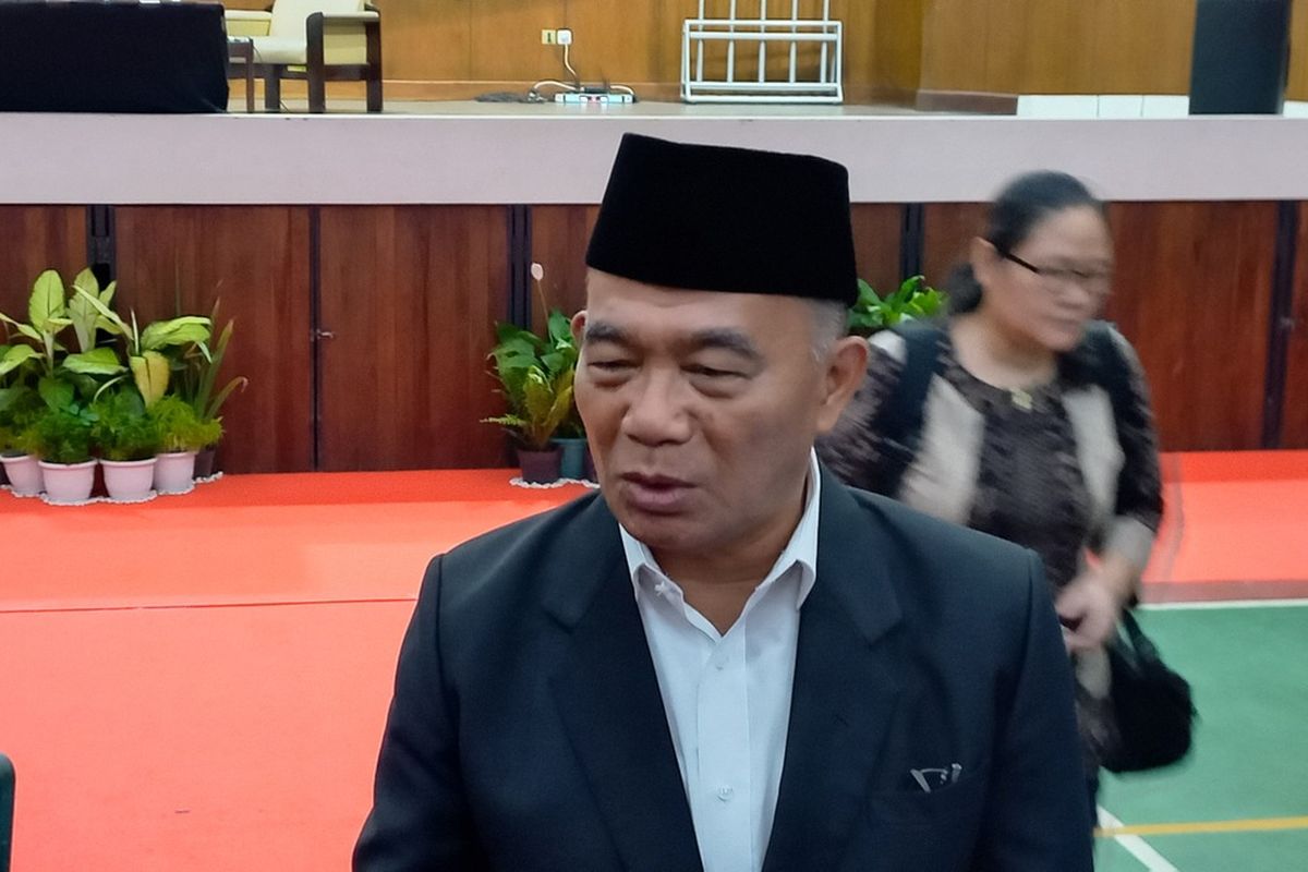 Menko PMK Muhadjir Effendy saat kunjungan di SMA Muhamamdiyah 1 Kota Yogyakarta, Sabtu (22/7/2023)