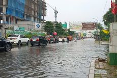 Hujan Deras Guyur Wilayah Bekasi Selatan, Simpang Revo Town Menuju Pekayon Tak Bisa Dilintasi Sepeda Motor