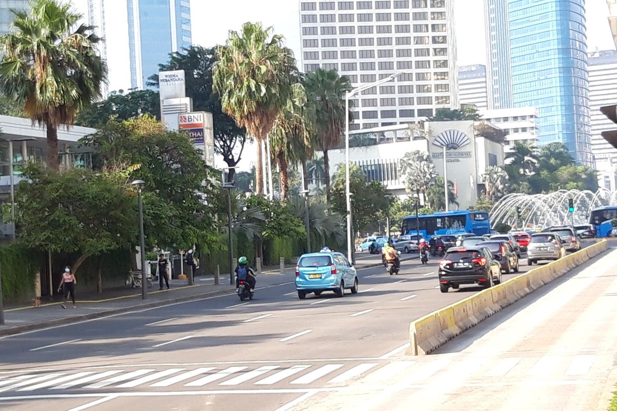 Hari pertama kerja pasca lebaran, jalan sepanjang Sudirman-Thamrin terpantau lengang, Senin (10/6/2019)