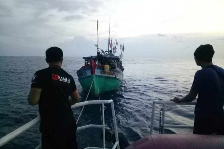 Patroli laut yang digelar jajaran Badan Keamanan Laut (Bakamla) RI kembali menangkap sebuah kapal ikan Vietnam berbendera Malaysia CM 98981 TS, yang sedang mencuri ikan di perairan pulau terdepan Indonesia.