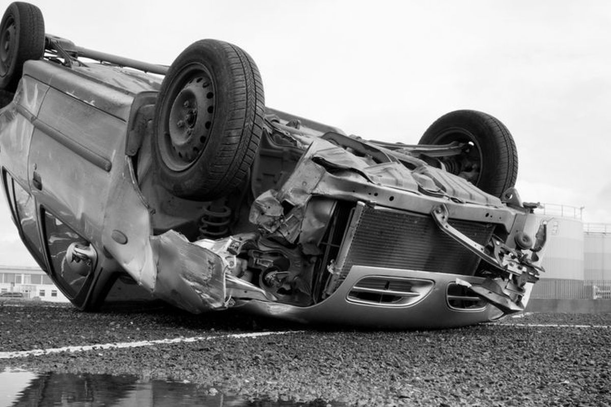 Mobil Dinas Camat Bojongsari Terguling di Tol Cigombong, Empat Orang Luka