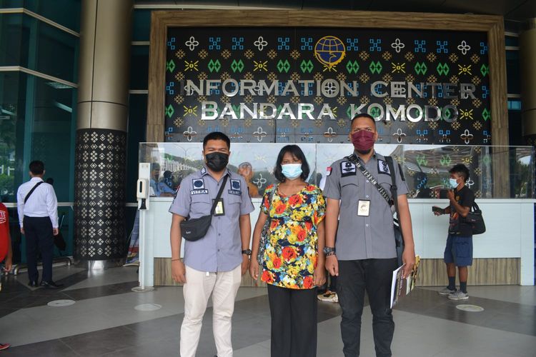 Foto : Kantor Imigrasi Kelas III TPI Labuan Bajo melakukan penyerahan 1 orang deteni yang merupakan warga negara Filipina ke Rumah Detensi Imigrasi Kupang, pada Rabu (23/02/2022). 