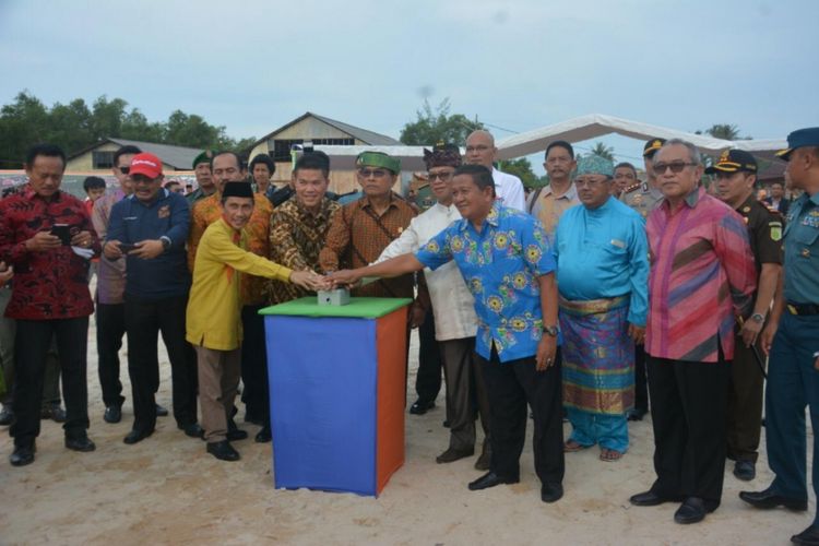 Rapat Kerja Nasional (Rakernas) Koalisi Kabupaten Penghasil Kelapa (KOPEK) yang berlangsung di Dabo Singkep, Kabupaten Lingga, Kepulauan Riau, Rabu (21/11/2018) dan Kamis (22/11/2018) memutuskan lima butir rekomendasi yang diberi nama Pesan Lingga untuk disampaikan kepada Presiden Joko Widodo.