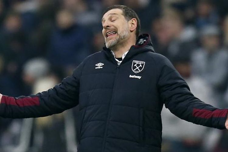 Ekspresi pelatih West Ham United, Slaven Bilic, dalam pertandingan Premier League melawan  West Bromwich Albion di London Stadium, pada 11 Februari 2017. 
