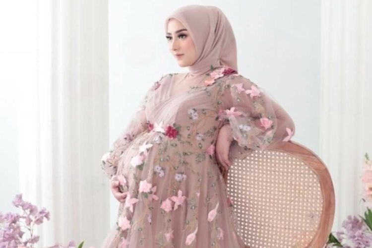 Selama Ini Ditutup Rapat, Dinan Fajrina Akhirnya Ungkap Sudah Memiliki Anak