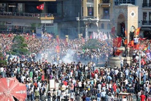 Bentrokan di Lapangan Taksim Lukai 29 Orang