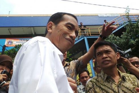 Jokowi Diserbu Pedagang Pasar Bondowoso