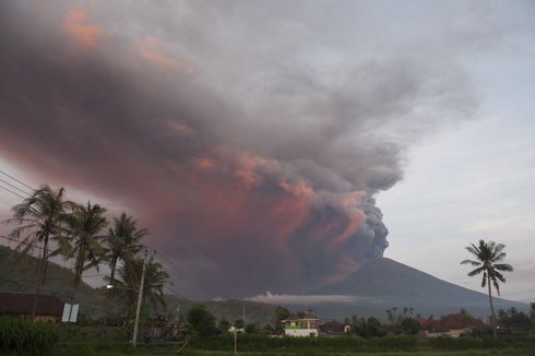 Menpar Kritik Hotel di Bali Pelit Diskon Saat Gunung Agung Erupsi 