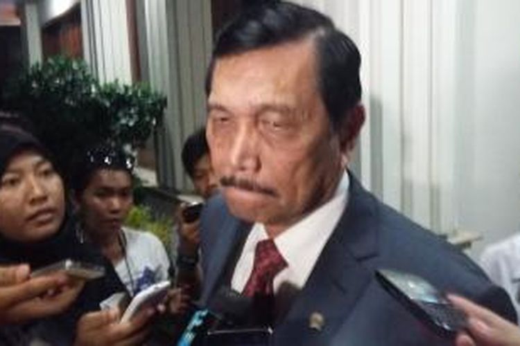 Menteri Koordinator Bidang Politik, Hukum dan Keamanan Luhut Binsar Pandjaitan, saat ditemui di Kantor Kemenko Polhukam, Jakarta Pusat, Rabu (2/12/2015).