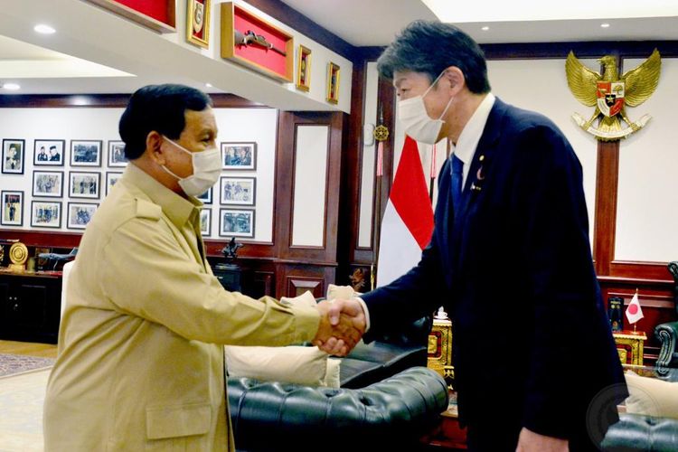 Menhan Prabowo Subianto menerima kunjungan Wakil Menhan Jepang Iwamoto Tsuyohito di Kementerian Pertahanan (Kemenhan), Jakarta, Selasa (19/7/2022).
