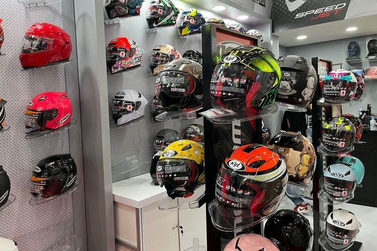 Booth helm KYT di GIIAS 2025