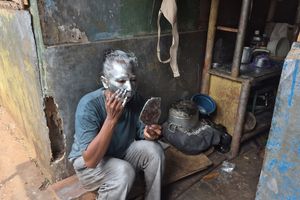 Lita, Mimpi Pramugari, dan Realita Hidup Jadi Manusia Silver di Jakarta