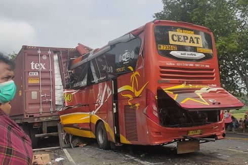 Detik-detik Bus PO Sugeng Rahayu Tabrak Truk Kontainer di Wates, 2 Tewas dan Korban Terjepit