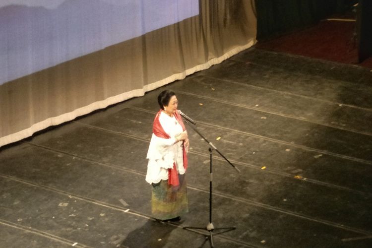 Presiden kelima RI Megawati Soekarnoputri saat memberikan sambutan dalam  peringatan ulang tahunnya yang ke-71 di  Teater Besar, Taman Ismail Marzuki, Jakarta Pusat, Selasa (23/1/2018).