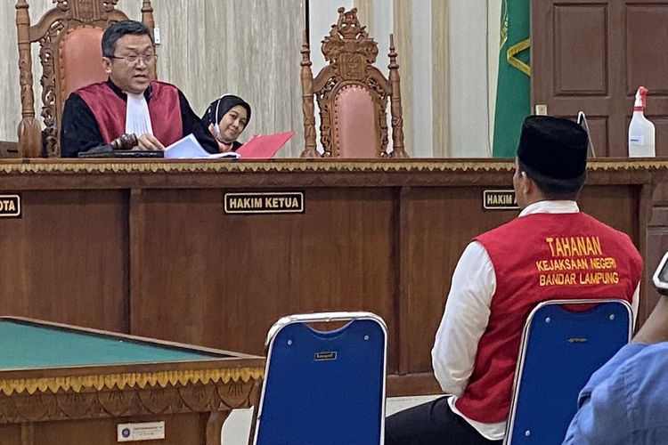Eks Kasat Narkoba Polres Lampung Selatan AKP Andri Gustami saat persidangan di PN Tanjung Karang, Kamis (25/1/2024).