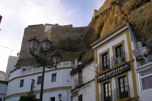 Setenil de las Bodegas, Kota di Bawah Batu yang Sudah Berusia 25.000 Tahun