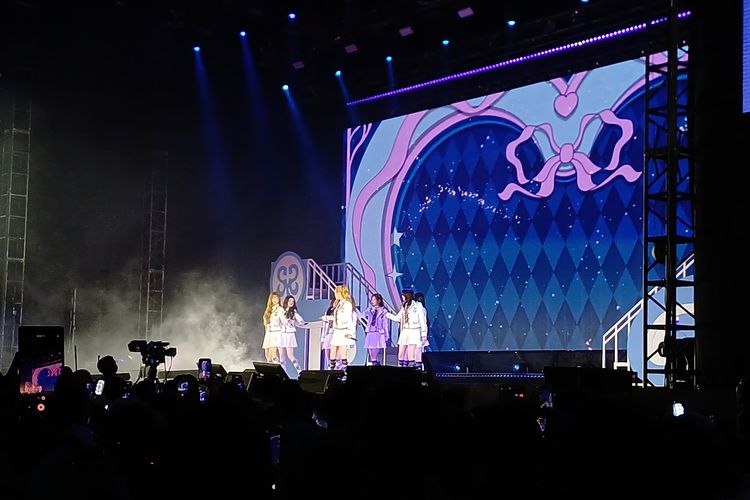 Buka Fan Meeting, Hearts2Hearts Sapa Penonton Lewat “The Chase”