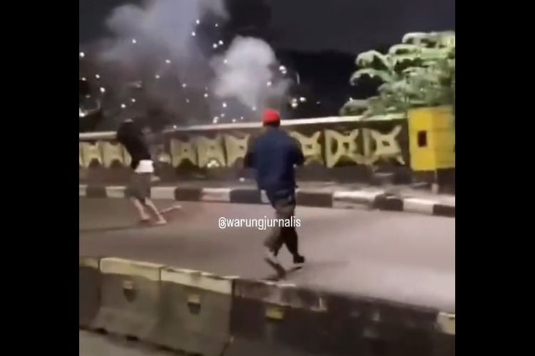 Seorang Warga Tewas Tertabrak KRL Saat Coba Lerai Tawuran di Jaktim