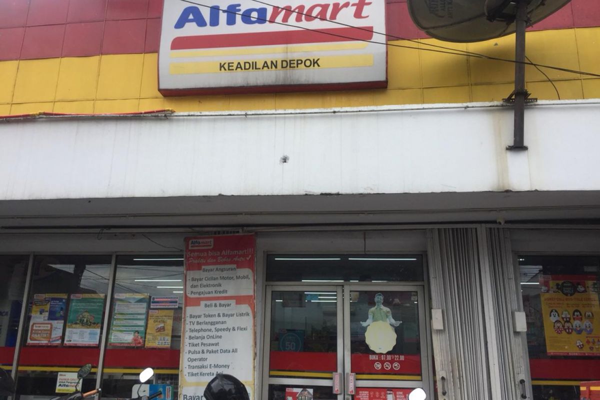 Minimarket yang dirampok kelompok bersenjata api, di Jalan Keadilan, Depok, Rabu (26/12/2018).