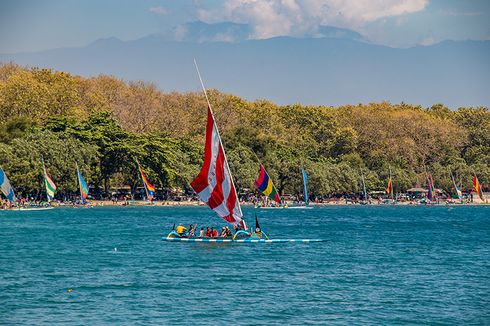 Pantai Pasir Putih Situbondo, bagai Kombinasi Bali dan Nusa Tenggara