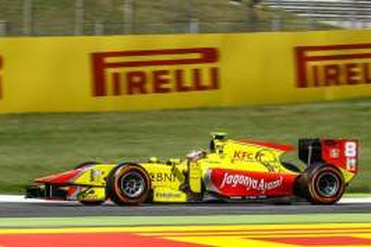 Pebalap Pertamina Campos Racing, Sean Gelael, memacu kendaraannya pada balapan pertama GP2 Spanyol, di Sirkuit de Barcelona-Catalunya, Sabtu (14/5/2016>