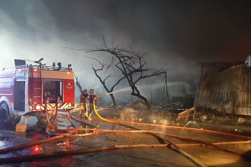 Kebakaran di Tempat Relokasi Pedagang Pasar Johar Semarang, Ratusan Kios Hangus