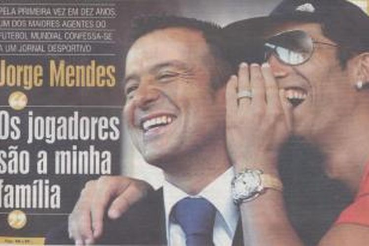 Agen pemain Jorge Mendes (kiri) dan kliennya, Cristiano Ronaldo.